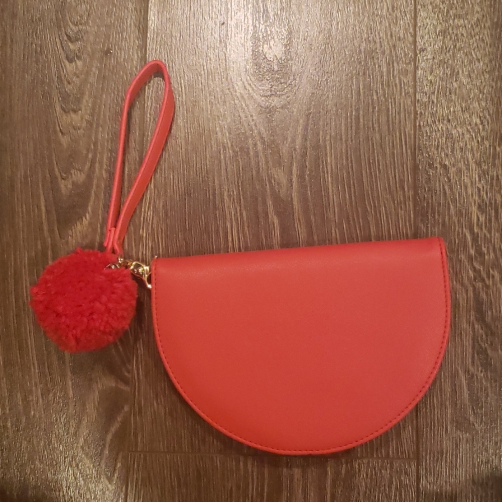 Beautiful RED Bandõ Wristlet Clutch - Picture 2 of 10